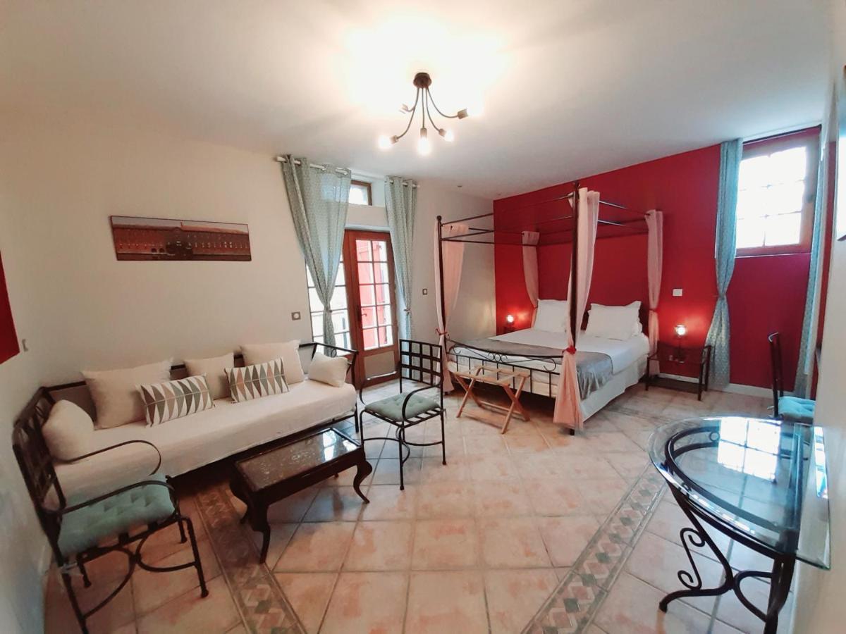 Logis Domaine De Peyrolade Bed & Breakfast Daux Exterior foto